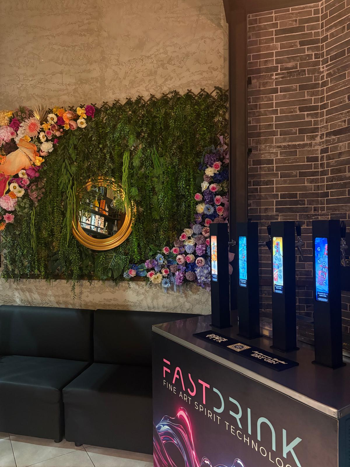 Colonnine FastDrink illuminate al neon nel bar
