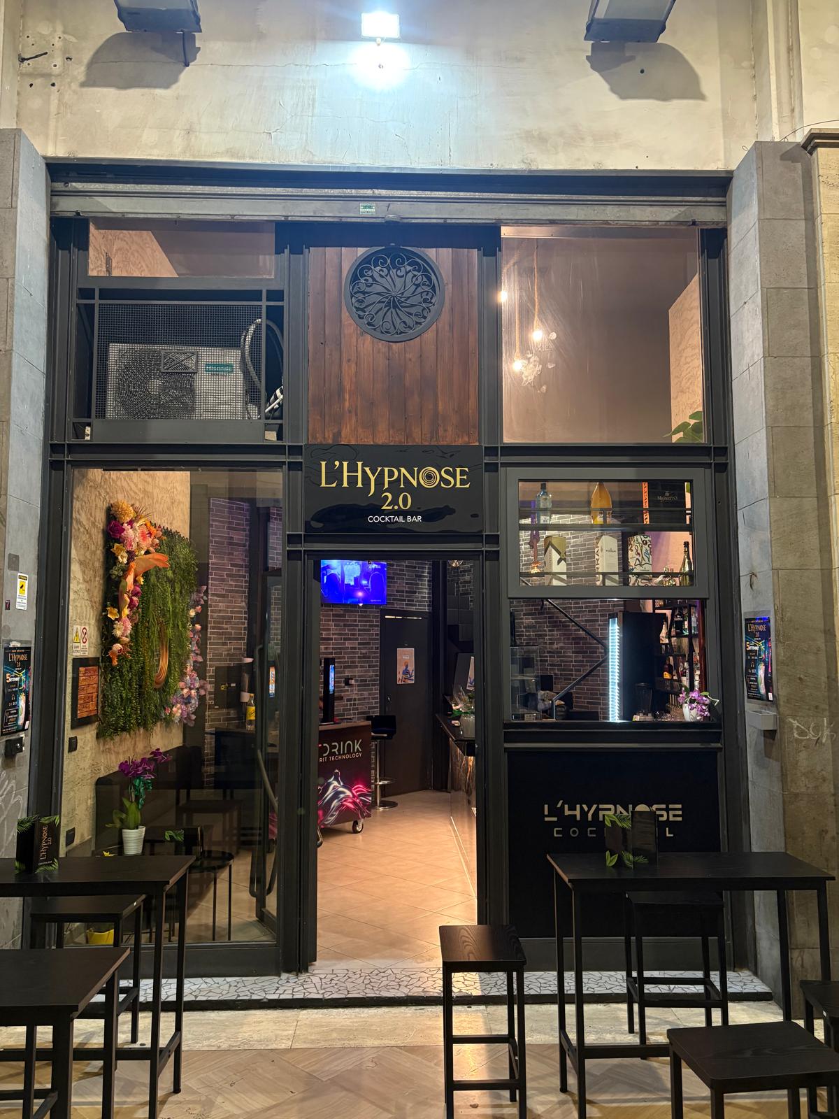 Ingresso del cocktail bar L'Hypnose 2.0 a Nocera